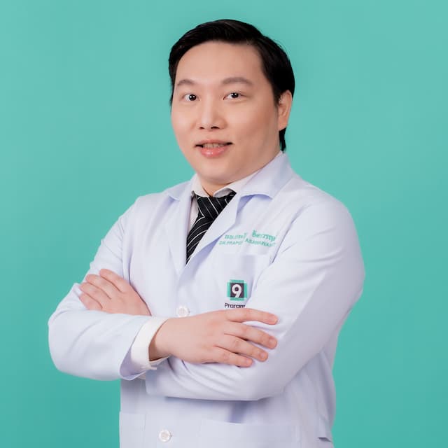 นพ. ประโพธ  อัศววรฤทธิ์