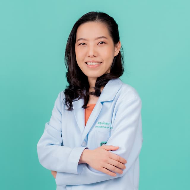 พญ. มัณฑนา สันดุษฎี