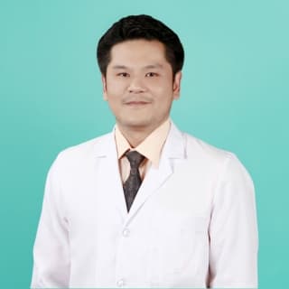 นพ. นพพร พรพัฒนารักษ์