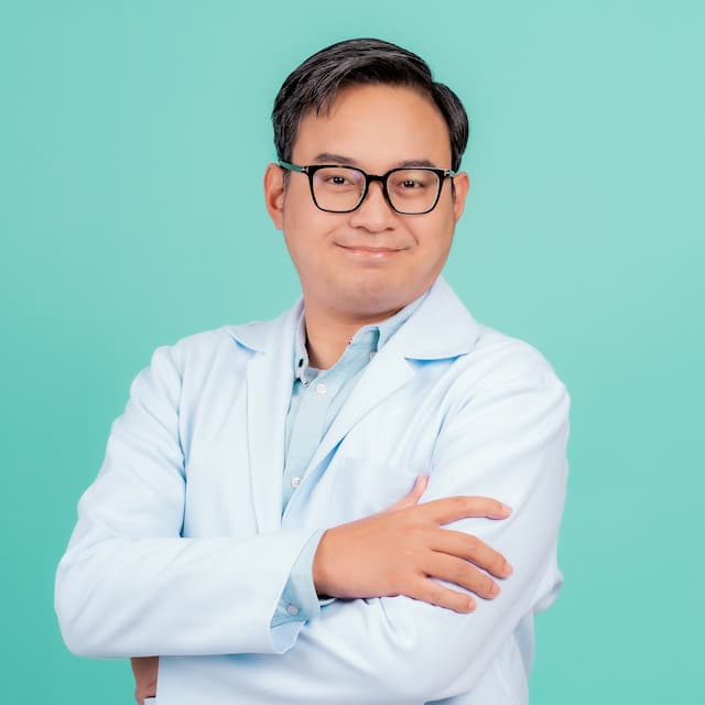 นพ. ปรเมษฐ์ เหลืองอ่อน